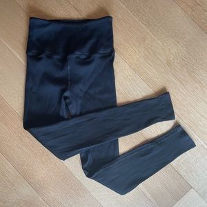 Carbon38 High Rise Ribbed Leggings (Black)